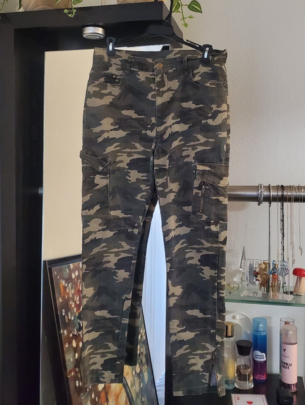 💕 Hayden Los Angeles 💕 Women's Camo Cargo Pants - Olive Green